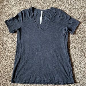 Lululemon Love tee V-Neck dark Heather grey